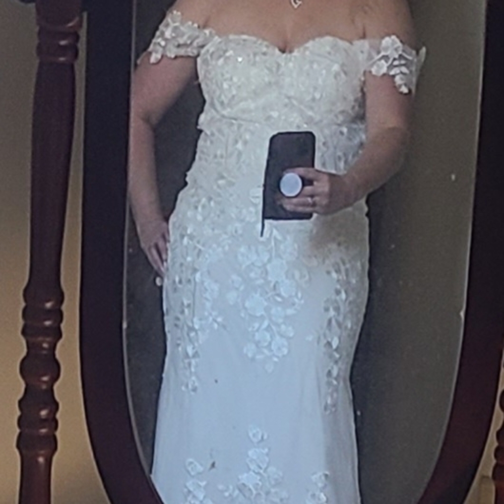 Elegant Ivory Lace Mermaid Wedding Dress